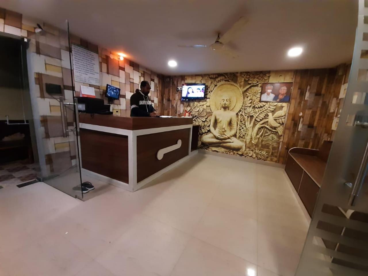 Paderu Hotel Vashishta Inn מראה חיצוני תמונה